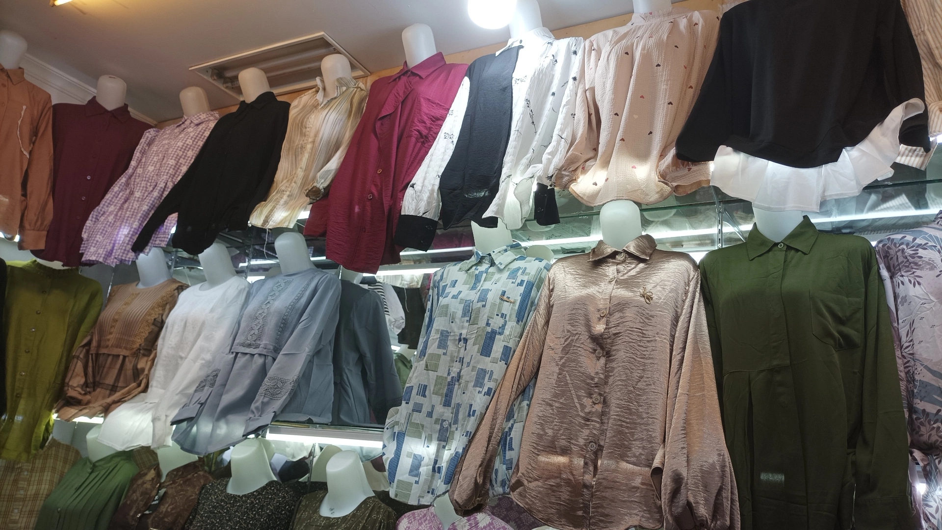 H-4 Lebaran Idul Adha, Toko Baju Pasar Aceh Sepi Pengunjung